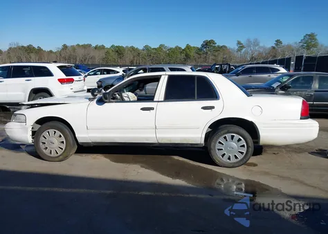 2010 Ford Crown Victoria Police/Police Interceptor z USA, uszkodzony, nr VIN 2FABP7BV1AX106407